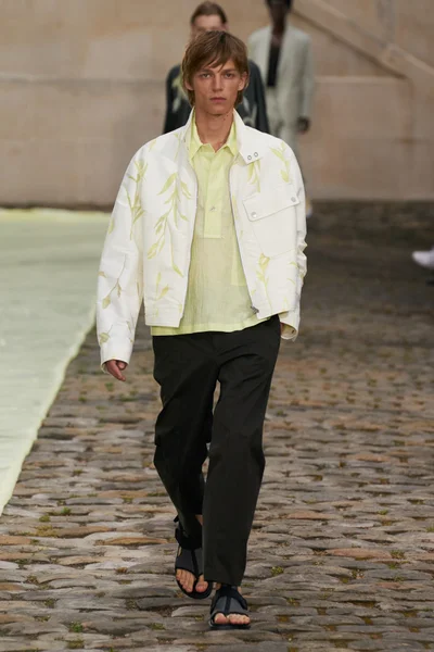 Look 37